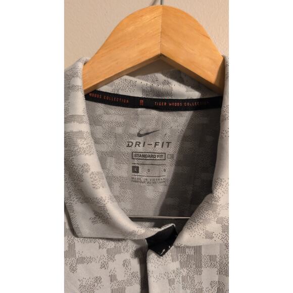 Tiger Woods Dri-Fit Gray Polo Shirt Size Large Excellent Condition - Picture 2 of 4